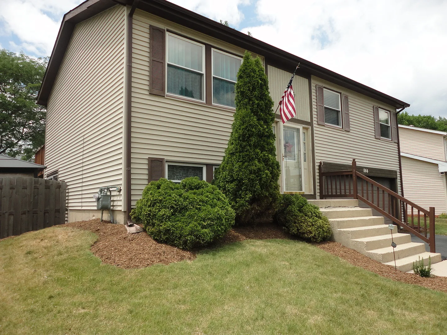 844 Prairie Ave photo 1