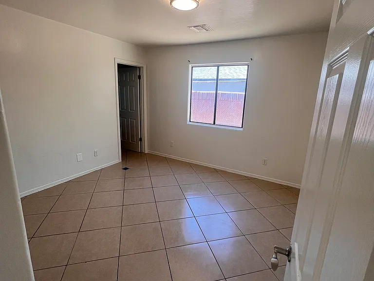 3925 E Blacklidge Dr #4 — Photo 4