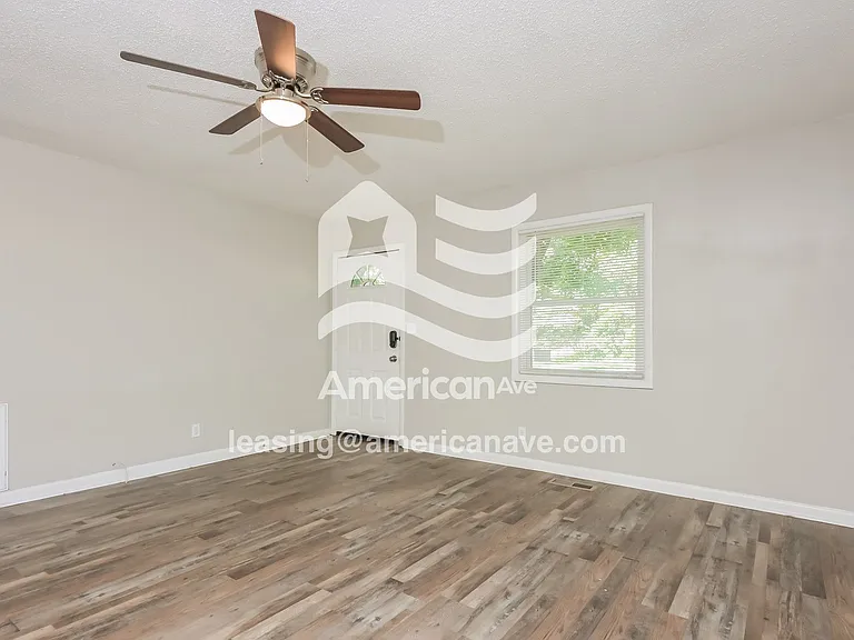 1237609_001_living_room_2.jpg