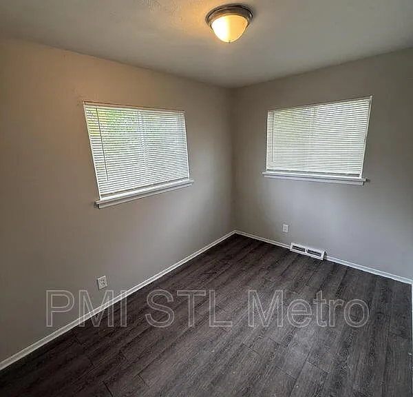 519 Graf Ave — Photo 6