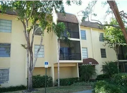 450 NW 20th St — Photo 15