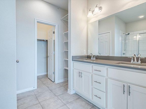 5th image of 125 Boxwood Dr