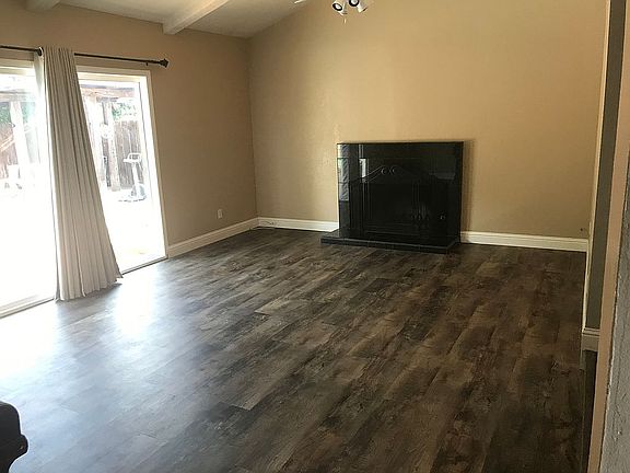 Grate room, fireplace 