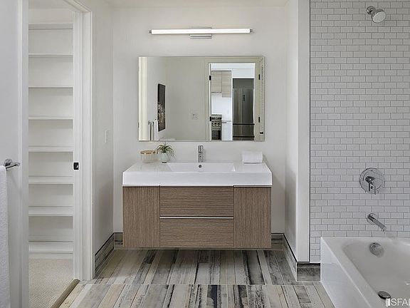 5th image of 719 Larkin St #301