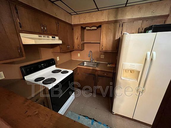 3rd image of 563 Washington Ave #2A