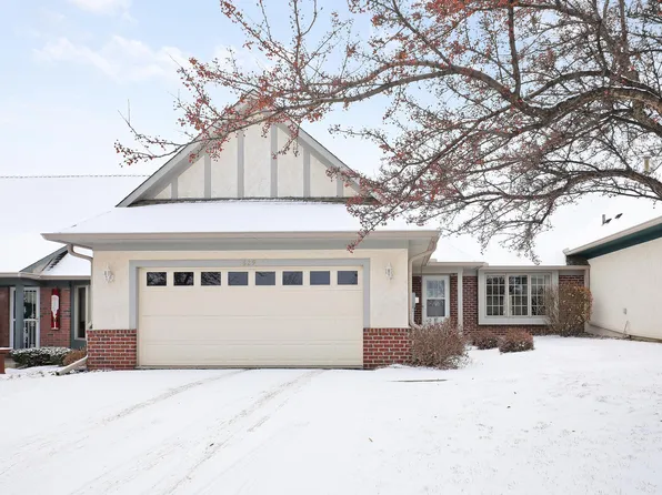 629 E 1st St, Waconia, MN 55387
