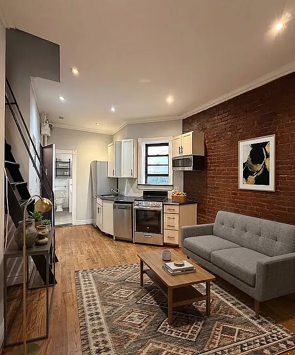 219 E 23rd St #20A