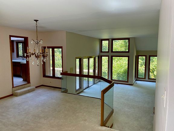 3rd image of 42 Oak Creek Ct