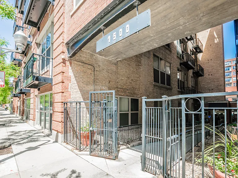 1500 W Monroe St #216 — Photo 2