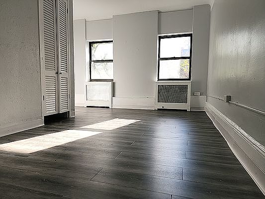 4th image of 238 E 60th St #5