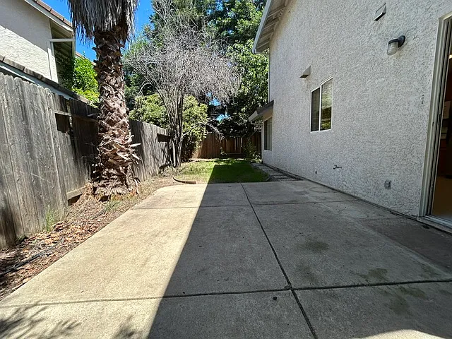 201 Sapphire Ct — Photo 31