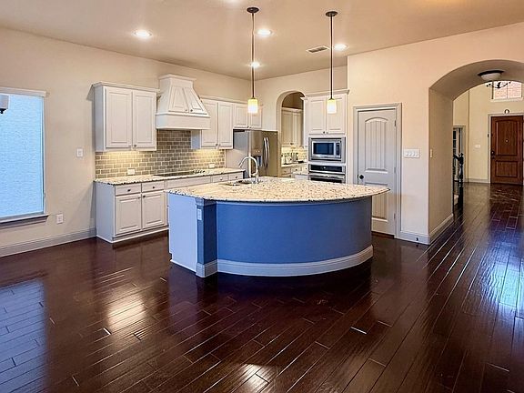 2nd image of 811 Bandelier Ln