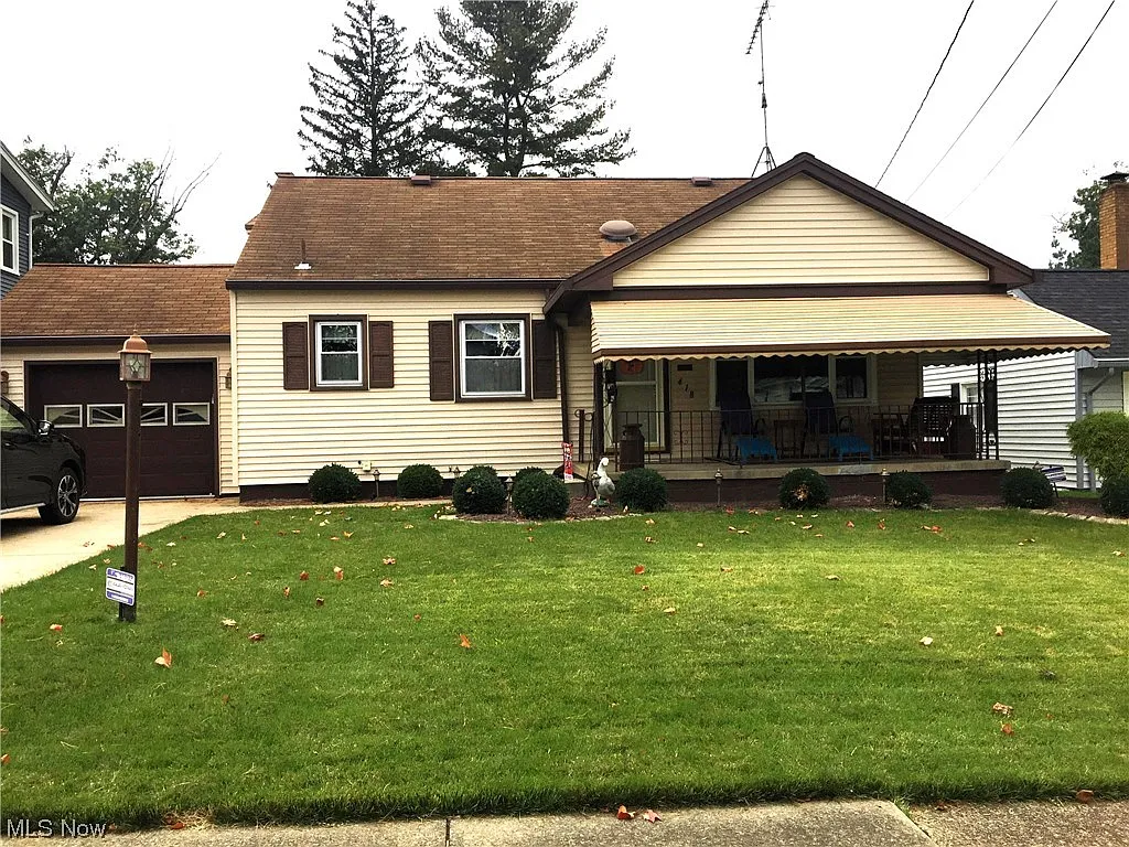 418 Rhoda Ave photo 1