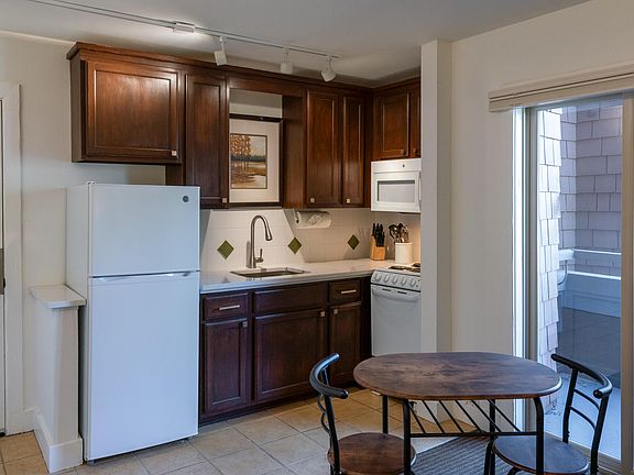 3rd image of 109 Village Way #2005