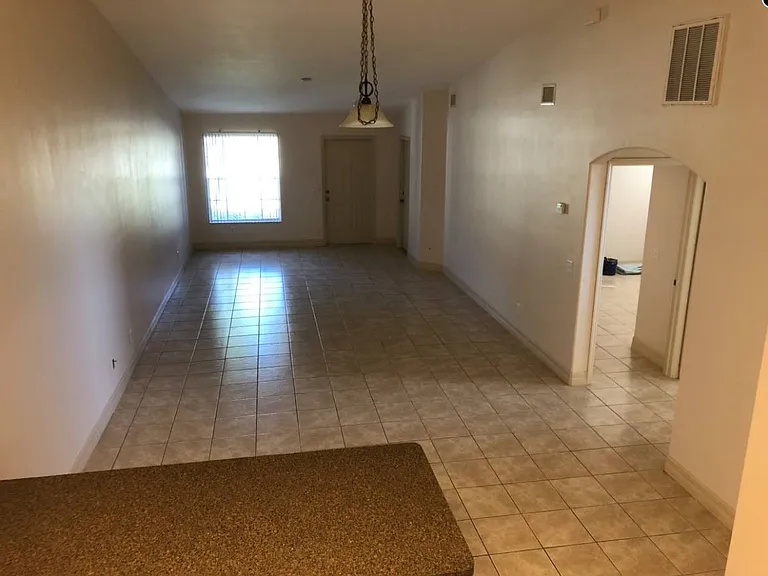 1614 SW 33rd Ter #1614 — Photo 3