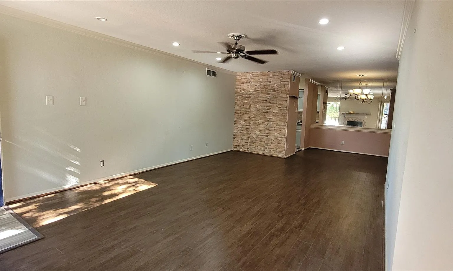 2 bed, 2.0 bath, 1068 sqft, $1,250 — Photo 1
