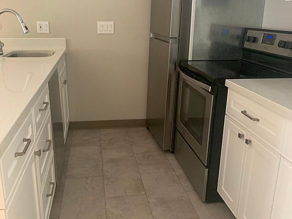 4th image of 407 Maple St #3