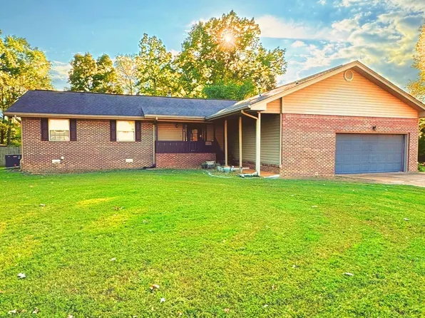 1314 Village Green Dr, Hixson, TN 37343