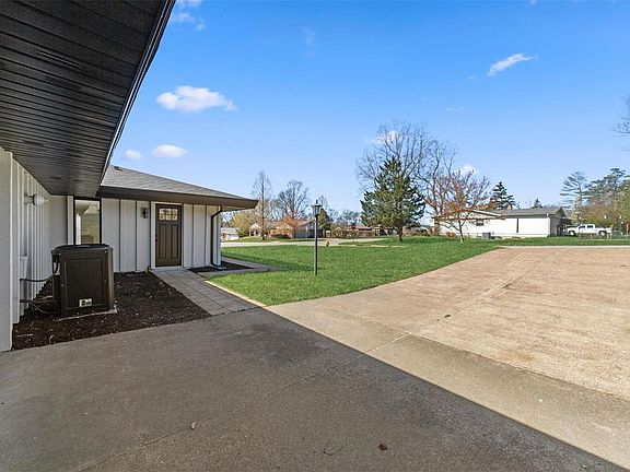 5th image of 129 Clear Meadows Dr