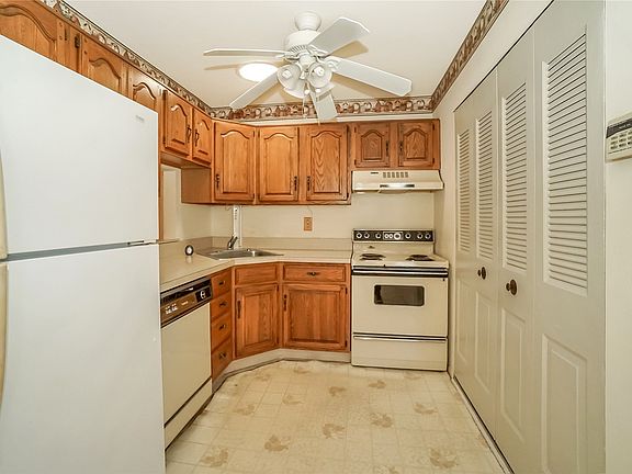 5th image of 112 Knolls Dr #112