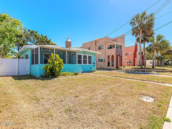 3rd image of 428 N Oleander Ave