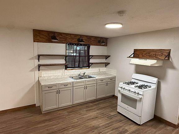 3rd image of 606 Rockwood Ln