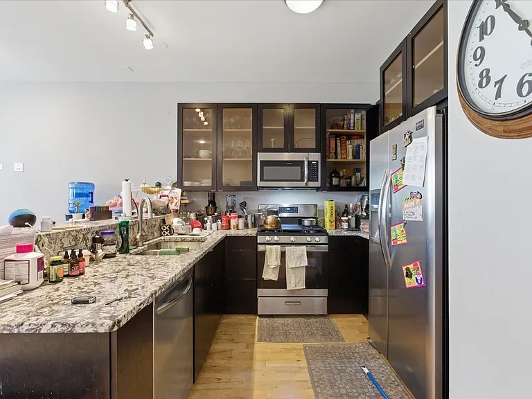 1649 W Cortland St #401 — Photo 10