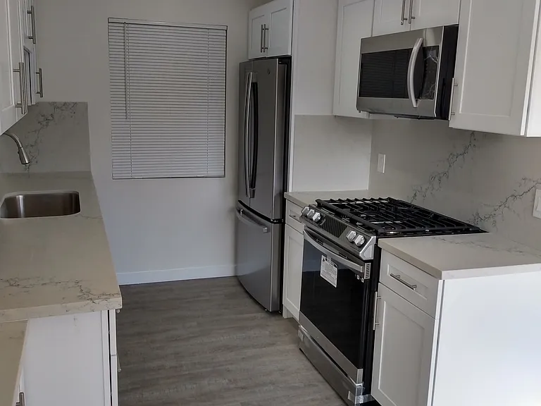 717 Strand St #4 — Photo 1