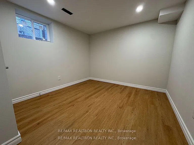 40 Wellpark Blvd #LOWER — Photo 11