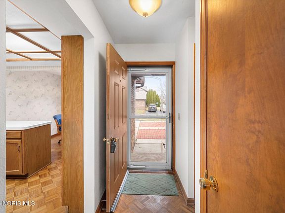 5th image of 1225 Hidden Ridge Rd