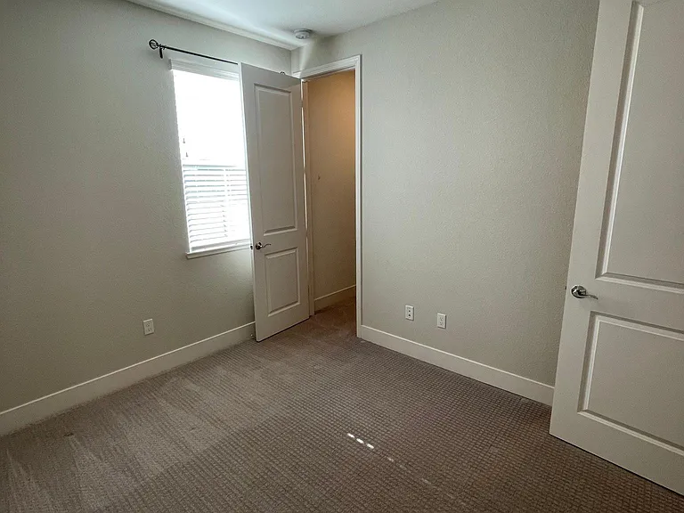 363 Pear Tree Ter #E — Photo 20