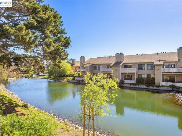 130 Lakeshore Ct, Richmond, CA 94804