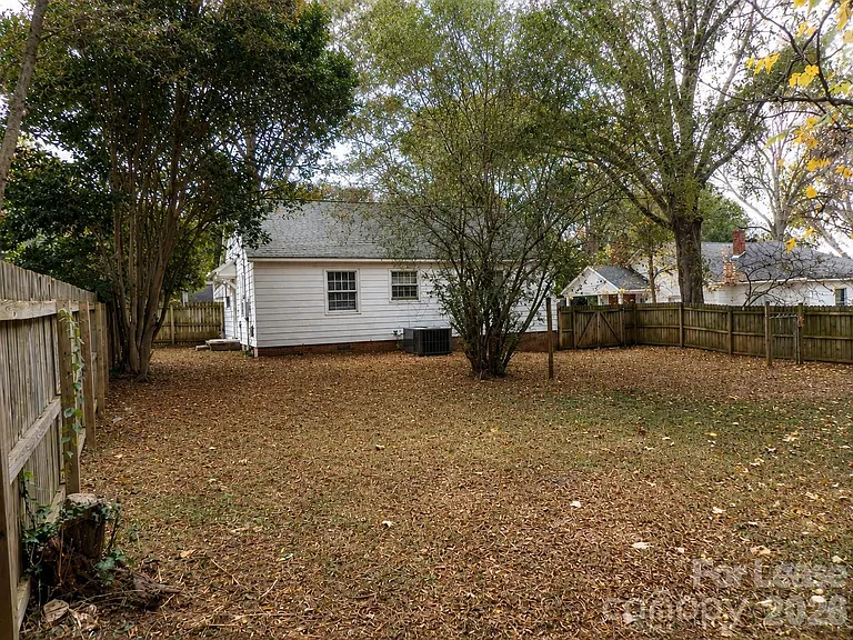 2733 Parkway Ave — Photo 10
