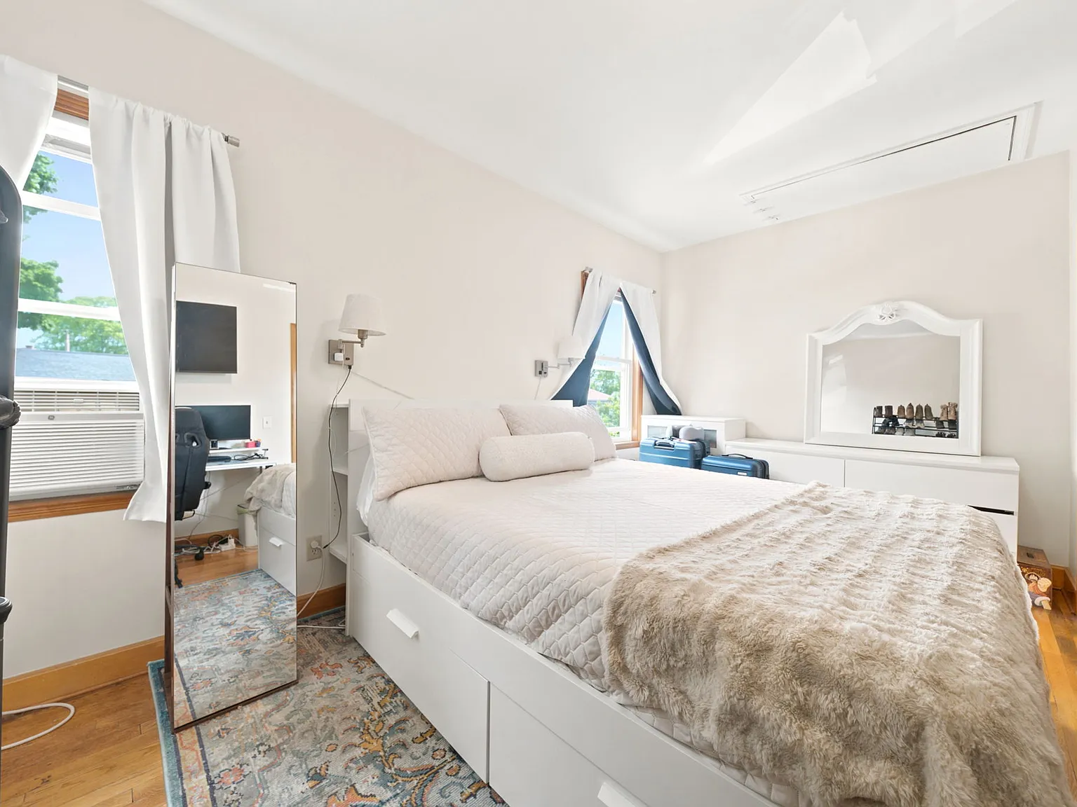 2 bed, 900 sqft, $2,650 — Photo 4
