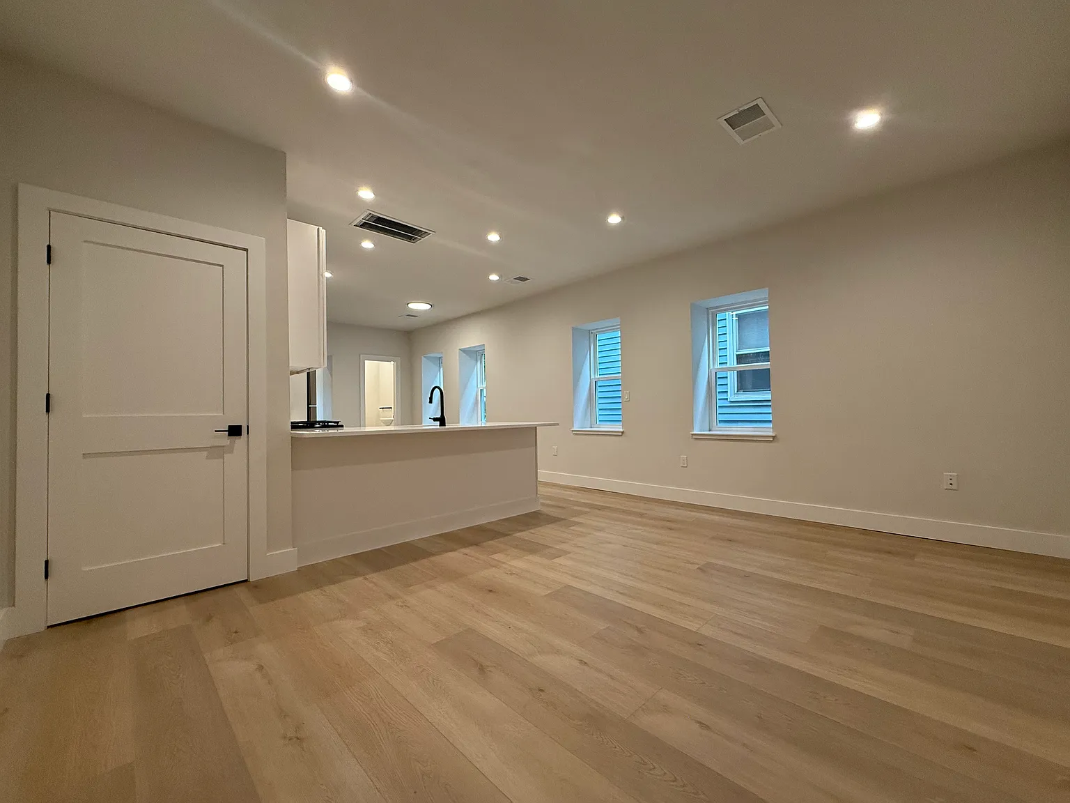 160 Main St — Photo 3