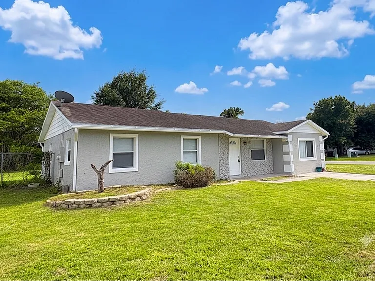 4428 Carousel Rd — Photo 2