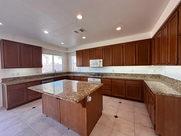 23424 Caliente Springs Ave — Photo 7