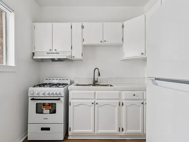 1220 S. Olive St. — Photo 5
