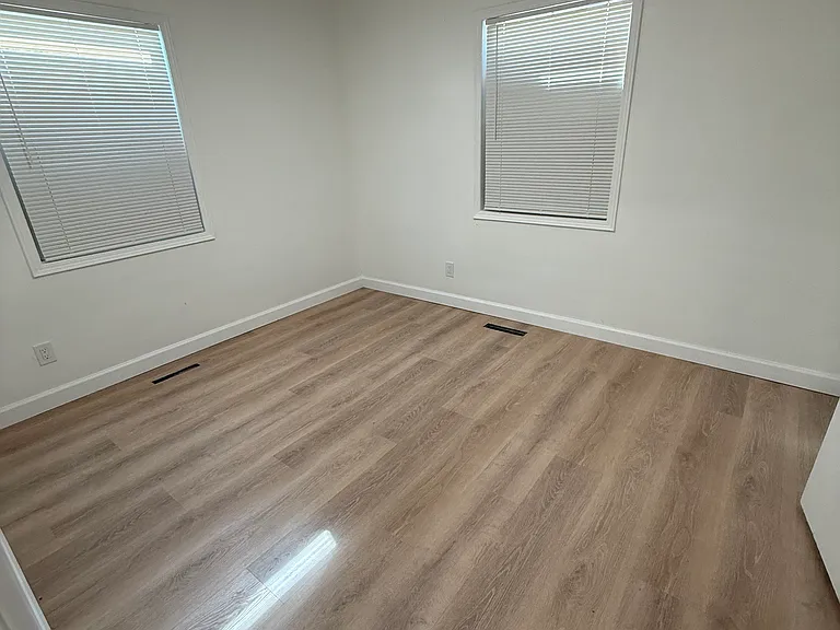 1614 E Arnold St — Photo 8