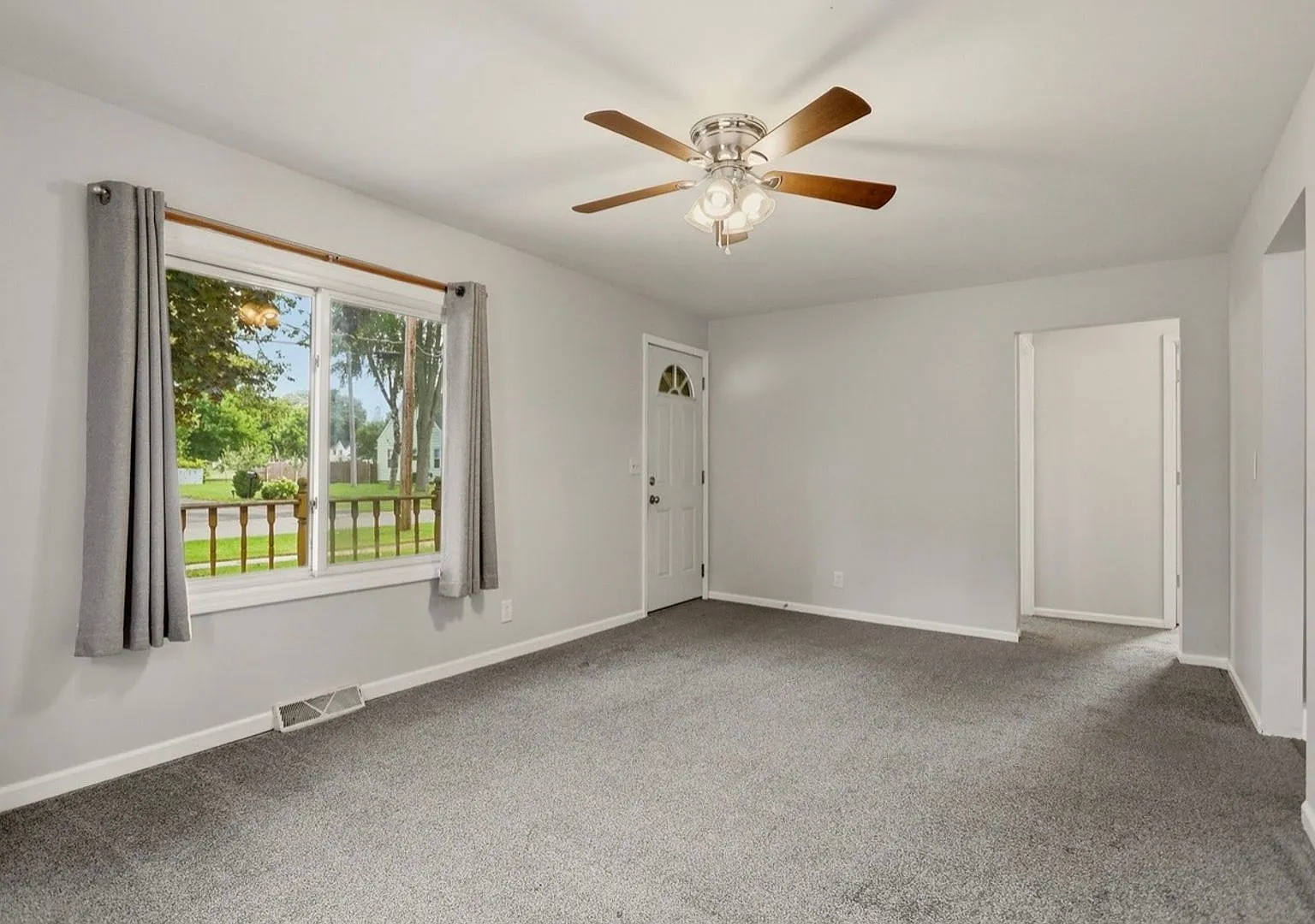 Newly Renovated 3-Bedroom Home with Detached Garage Zilwaukee! — Photo 3