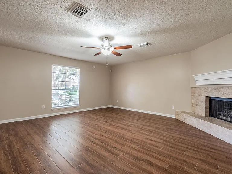 1007 Cascade Creek Dr — Photo 3