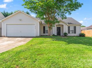 8724 Tweedsmuir Glen Ln, Charlotte, NC 28215
