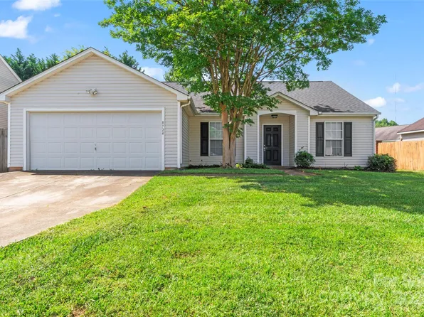 8724 Tweedsmuir Glen Ln, Charlotte, NC 28215