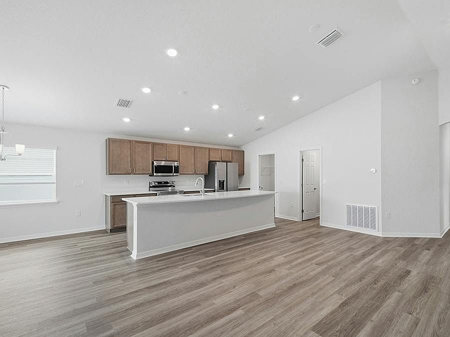 Brand-new 4-bedroom home for sale in Lakeland, FL!