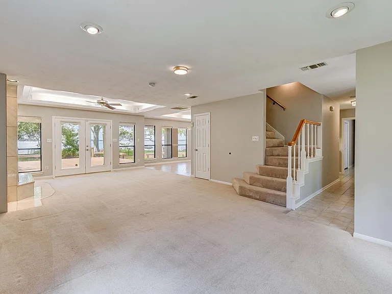 10045 Valley Dr S — Photo 8