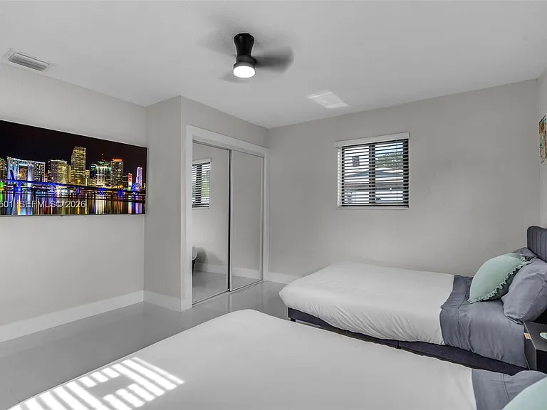 3609 SW 23rd St — Photo 18