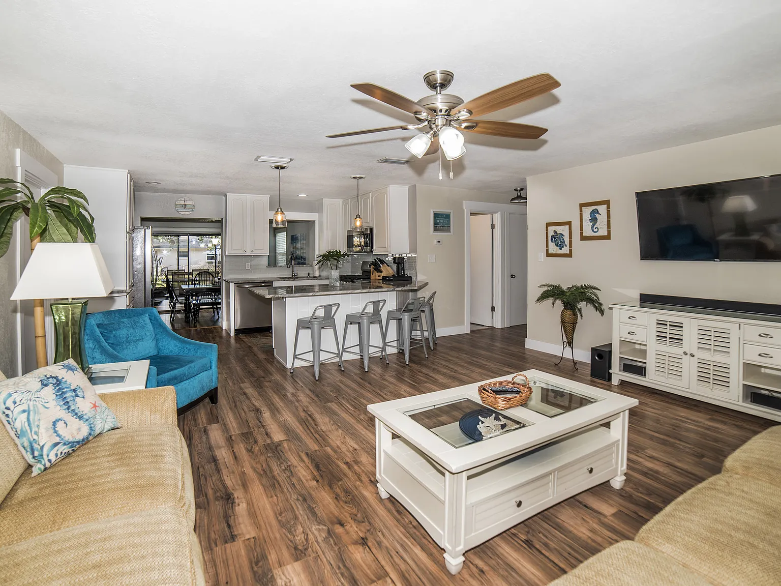 3 bed, 1351 sqft, $3,900 — Photo 4