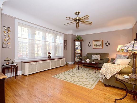 3rd image of 3320 N Oak Park Ave