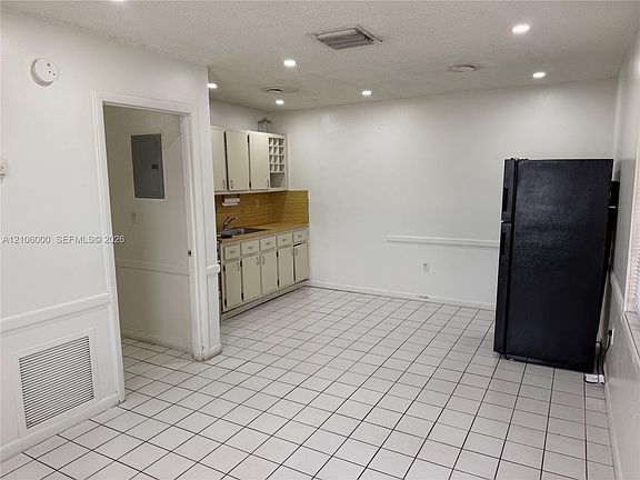 4th image of 3600 E 4th Ave #1
