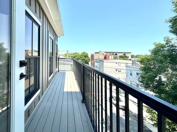 165 Everett St #7, Boston, MA 02128
